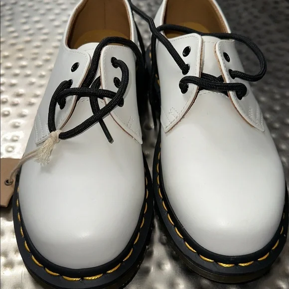 NWT Dr. Martens White Leather Oxfords with Black Laces size 5 - Picture 4 of 6